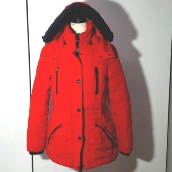 GUESS- Red/Black Goose Down Filled Coat Faux fur Detach hood Warm! Winter Sz.M - Picture 2 of 11